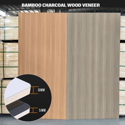 Panneau mural en PVC à grain de bois de conception populaire, résistant à l'usure et facile à nettoyer pour couloir et plafond
